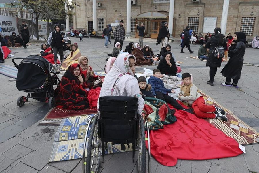 Σεισμός Τουρκία: 151 άνθρωποι τραυματίστηκαν πηδώντας από κτίρια