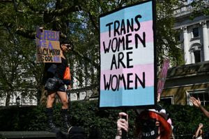 Ηνωμένο Βασίλειο: Οι τρανς γιατροί θα μπορούν να αποκρύψουν το βιολογικό τους φύλο