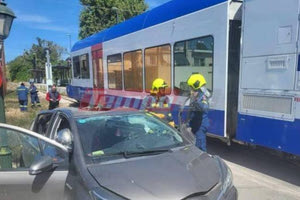 Πάτρα: Τρένο συγκρούστηκε με αυτοκίνητο – Τραυματίστηκε η οδηγός