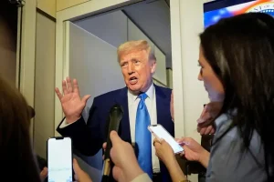 CNN: Οι δισεκατομμυριούχοι στρέφονται κατά του Ντόναλντ Τραμπ μετά τους δασμούς – «Οδεύουμε προς οικονομικό πυρηνικό χειμώνα»