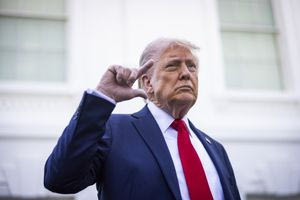 «Άρρωστα τα αμερικανικά ΜΜΕ», λέει ο Τραμπ, έπειτα από τις δυσμενείς δημοσκοπήσεις για την αποδοχή του