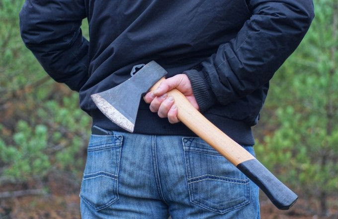 Χανιά: Με τσεκούρι επιχείρησαν να ληστέψουν διανομέα