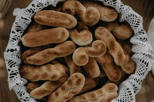 Τα παραδοσιακά τσουρεκάκια της Λαμπρής – Δείτε τη συνταγή