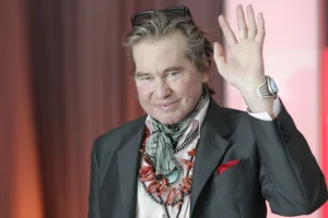 Η δύσκολη διαδρομή του Βαλ Κίλμερ: Το διαζύγιο, η απομόνωση, ο καρκίνος και η απώλεια της φωνής του