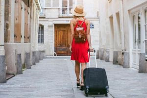 Γιατί πρέπει να καθαρίζουμε τη βαλίτσα μας