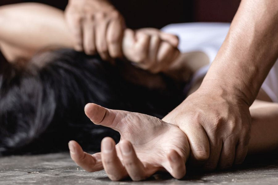 Βρετανία: Τρεις άνδρες βίασαν μαθήτρια σε πάρκινγκ