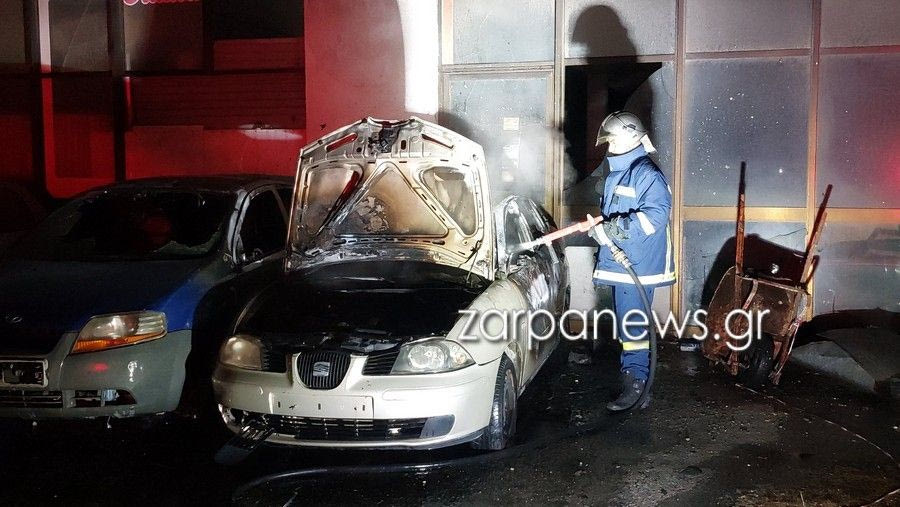 Στις φλόγες τυλίχθηκαν εγκαταλελειμμένα οχήματα – Επί ποδός η Πυροσβεστική