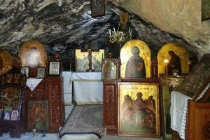 Ο ναός της Κρήτης  που το αγίασμα τρέχει από την οροφή του