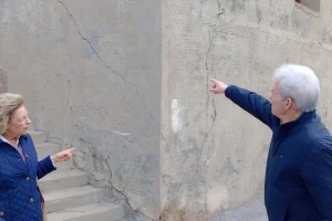 Στις Βούτες μεταβαίνει ο Ευθ.Λέκκας μετά τα ρήγματα που εμφανίσθηκαν στην περιοχή