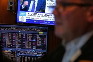 Μαύρη Δευτέρα στις αγορές – Με βυθισμένους δείκτες άνοιξε η Wall Street