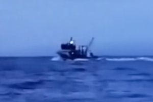 Διακινητές πυροβόλησαν τρεις φορές το Λιμενικό στα ανοιχτά της Λέσβου – Βίντεο με το αλιευτικό