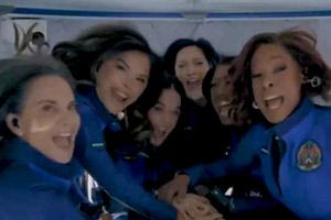 Eξι γυναίκες για 11 λεπτά στο Διάστημα: Η μαργαρίτα της Κέιτι Πέρι, τα δάκρυα της Όπρα, η τούμπα του Μπέζος