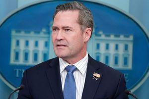 Μάικ Γουόλτς: Αυτός είναι ο επικρατέστερος αντικαταστάτης του και «εκλεκτός» του Τραμπ