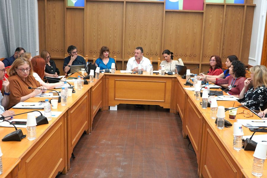 Σύσκεψη στην Περιφέρεια Κρήτης για την παιδική προστασία