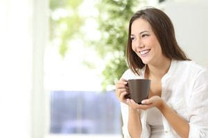 Σύνδρομο Ευερέθιστου Εντέρου: Πέντε θαυματουργά βότανα που ανακουφίζουν το φούσκωμα