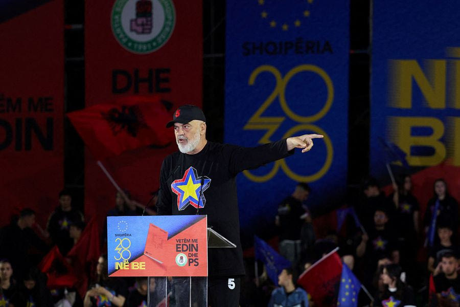 Στις κάλπες σήμερα οι Αλβανοί – Τέταρτη θητεία διεκδικεί ο Ράμα