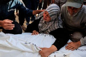 Γάζα: Τουλάχιστον 93 νεκροί σε 24 ώρες – Απειλές Νετανιάχου, αντιδράσεις για τα πυρά κατά διπλωματών