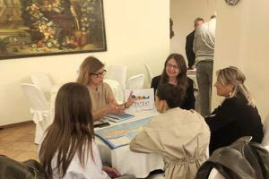 Προβολή της Κρήτης στη Νάπολη