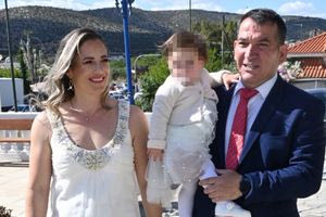 Ο Πύρρος Δήμας και η Αφροδίτη Σκαφίδα βάφτισαν την κόρη τους Ελευθερία και ο λόγος ήταν ξεχωριστός