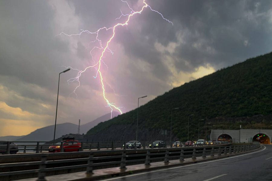 Έκτακτο δελτίο επιδείνωσης του καιρού: Έρχεται η κακοκαιρία INES με ισχυρές βροχές και καταιγίδες
