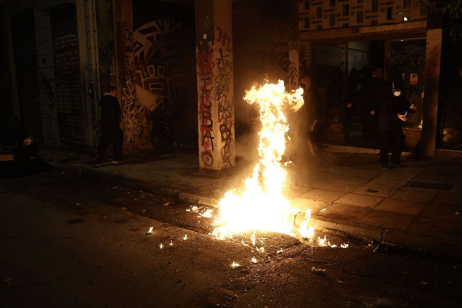 ΣΥΡΙΖΑ: Καταγγέλλει «όργιο αστυνομικής βίας» στα Εξάρχεια