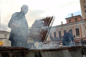 Το Μαξίμου διαψεύδει τα περί «απαγόρευσης ψησταριών στα πανηγύρια»