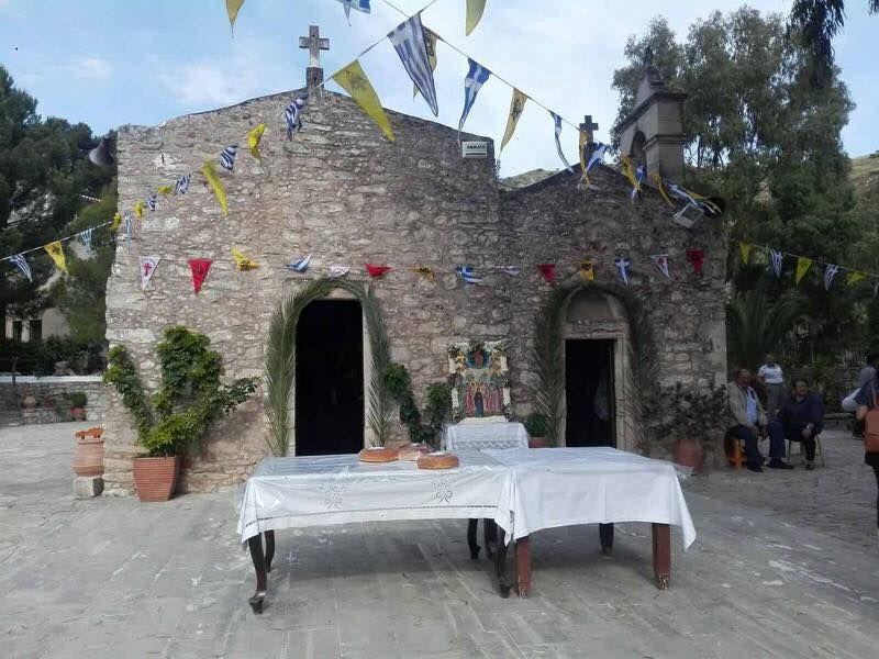 Πλήθος πιστών για ένα τάμα και φέτος στην Παναγία την Αλμυρή