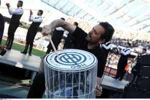 Οι πρώτες εικόνες και βίντεο από το ΟΑΚΑ – Οι Ομιλίτες πήραν θέση στις κερκίδες