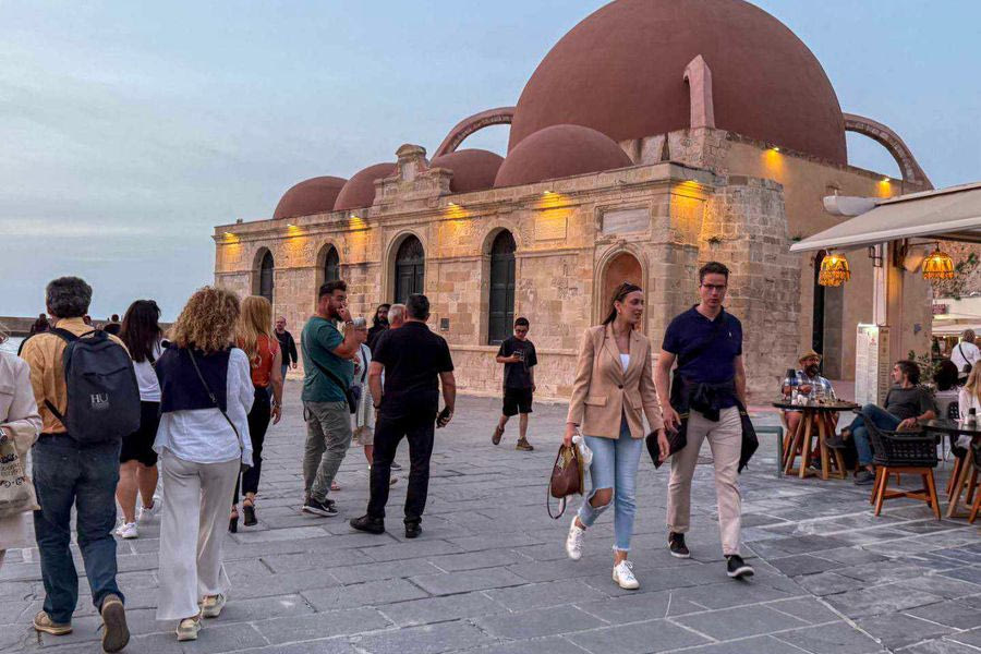 Χανιά: Περισσότεροι οι τουρίστες, λιγότερα τα έσοδα!