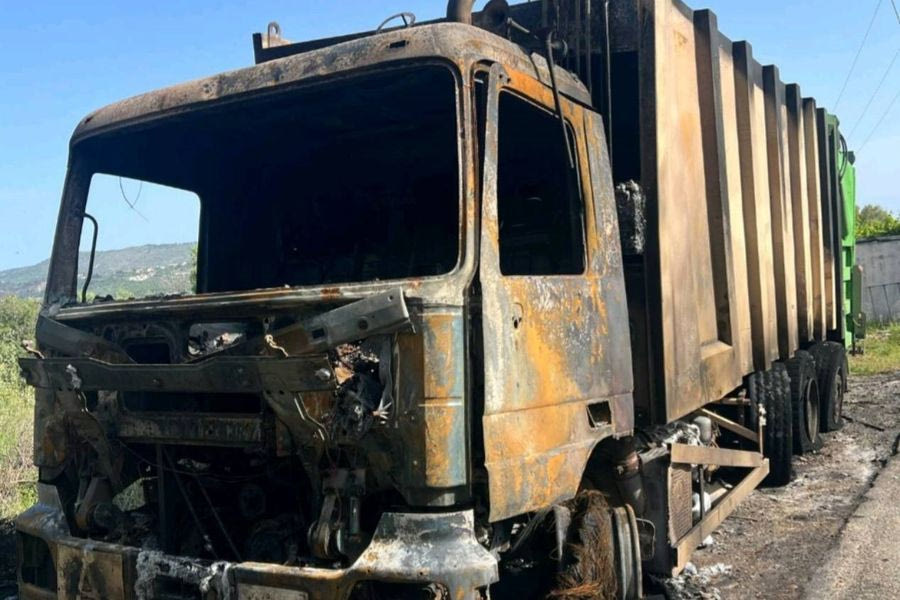 Τι απαντάει ο Δήμος Αποκορώνου για το απορριματοφόρο που κάηκε