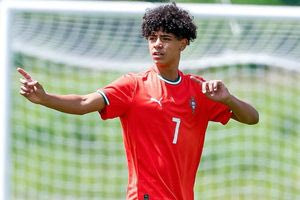 Ο Κριστιάνο Τζούνιορ σκόραρε το πρώτο του γκολ με την Πορτογαλία U15 και το πανηγύρισε όπως ο πατέρας του – Βίντεο