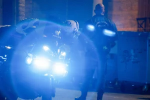 Εξάρχεια: Ομάδα μαυροφορεμένων επιτέθηκε και χτύπησε τρεις νεαρούς