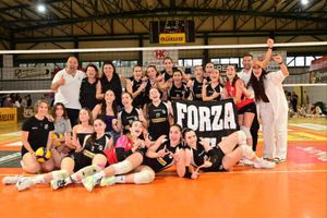 Αγκαλιά με το μετάλλιο οι νεανίδες του ΟΦΗ στο Πανελλήνιο βόλεϊ