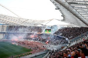 Απίστευτο κι όμως ελληνικό : Τιμωρία δύο αγωνιστικών στον ΟΦΗ για τη συμπεριφορά των οπαδών του στον τελικό