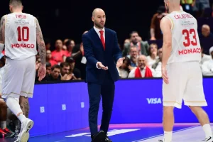 Οπαδοί του Παναθηναϊκού τραγουδούσαν ειρωνικά «Βασίλης Σπανούλης…» στο Αμπου Ντάμπι