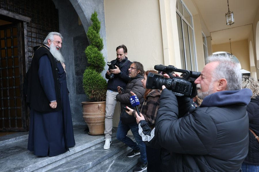 Τρικλοποδιά της κυβέρνησης στην εκλογή του νέου Μητροπολίτη