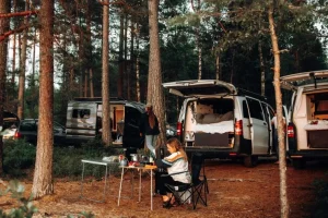 Νέος νόμος για τροχόσπιτα: Τι απαντά το υπουργείο Τουρισμού στις κατηγορίες