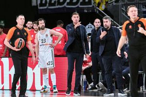 Ένταση Μπαρτζώκα με Γκαρούμπα και μια… ηλικιωμένη κυρία