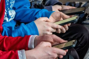 Ιταλία: Ο υπουργός Παιδείας ζητά να απαγορευθούν τα κινητά στα σχολεία σε όλη την ΕΕ