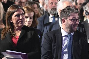 Δημοσκόπηση Interview: Το ΠΑΣΟΚ επιστρέφει στην 2η θέση – Στην 4η υποχωρεί η Ζωή