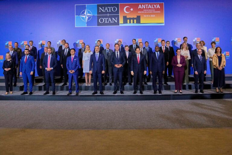 Σύνοδος ΥΠΕΞ ΝΑΤΟ: Συγκρατημένη αισιοδοξία για τις συνομιλίες Ρωσίας και Ουκρανίας