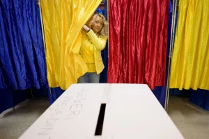 Εκλογές στη Ρουμανία: Κρίσιμη αναμέτρηση με φόντο την ακροδεξιά – Μεγάλη προσέλευση