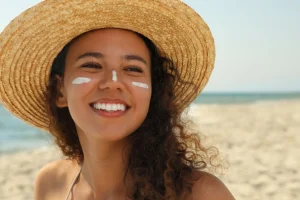 Τελικά ποια είναι η σωστή ποσότητα αντηλιακού που πρέπει να χρησιμοποιούμε στο πρόσωπό μας;