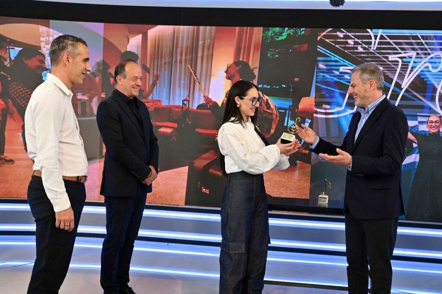 Γιορτή στο Ραδιομέγαρο της ΕΡΤ για την επιτυχία της Klavdia στη Eurovision