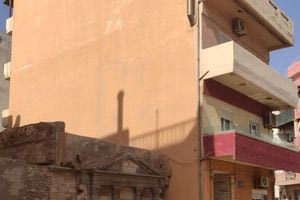 «Δαμόκλειος σπάθη» το σπασμένο μπαλκόνι πάνω από την Κρήνη Πριούλι (φωτογραφίες)