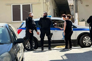 Σκηνές από ταινία στα Καμίνια – Έτσι “συνέλαβαν” τον κλέφτη δύο γυναίκες