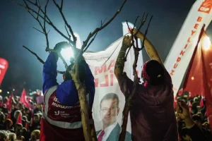 Τουρκία: Αποφυλακίστηκαν 14 νέοι που κατηγορούνταν για “προσβολή του προέδρου” Ερντογάν