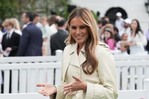 Βρέθηκε η «άφαντη» Μελάνια Τραμπ – Παρούσα σε εκδήλωση στον Λευκό Οίκο