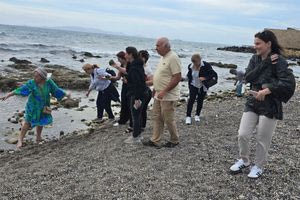 Αναβίωσε με επιτυχία το έθιμο της Μαλλιαρής Πέτρας στον Καράβολα