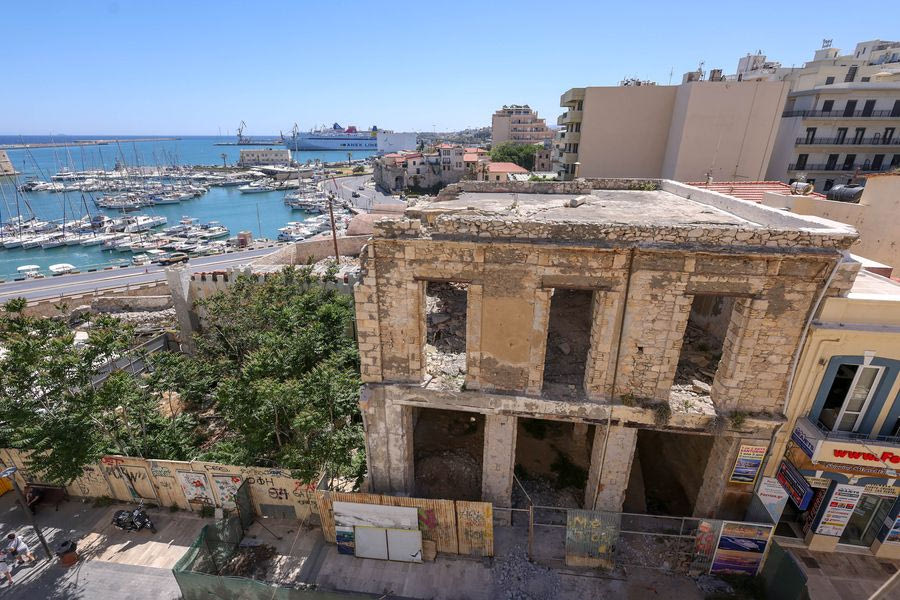 Ξεκίνησε το έργο στερέωσης του πρώην ξενοδοχείου Μίνως (video)
